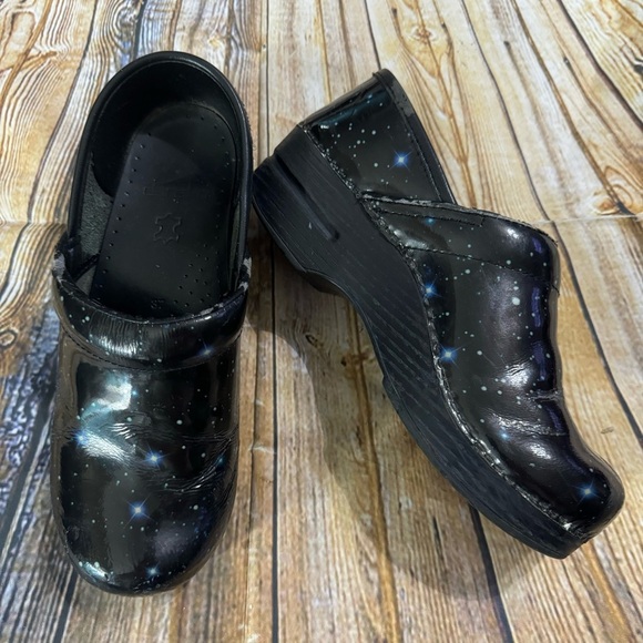 Dansko Black Leather Cosmic Galaxy Clogs Womens Size Euro 37 - Picture 1 of 5
